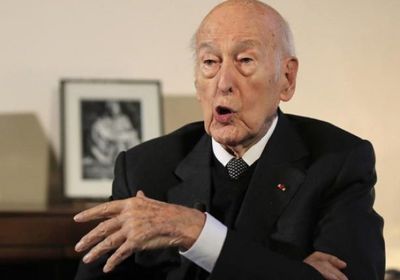  نقل الرئيس الفرنسي السابق إلى المستشفى