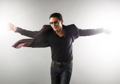 آسر باسين ينشر صورة نادرة له من الطفولة