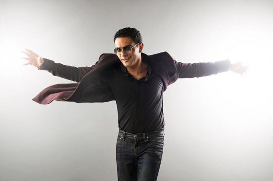 آسر باسين ينشر صورة نادرة له من الطفولة