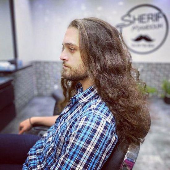 فنان مصري يتبرع بشعره لصالح مستشفى سرطان الأطفال