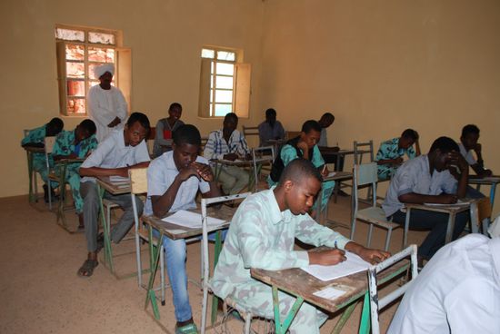 السودان.. قطع الإنترنت لمنع الغش في الامتحانات يثير جدلاً