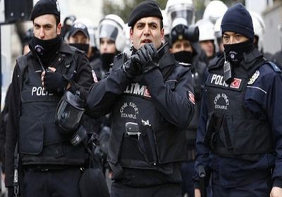 الشرطة اليونانية تنقل 3 آلاف مهاجراً من مخيم موريا