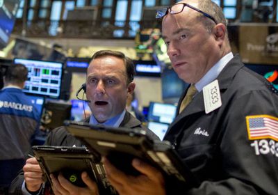 الأسهم الأمريكية تتراجع وداو جونز يفقد 244 نقطة