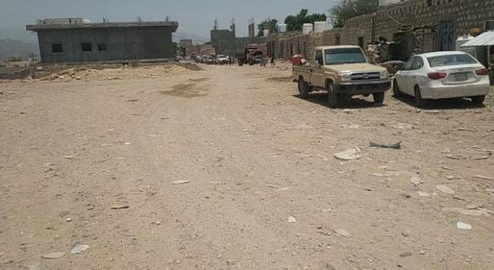 توقف العمل بمشروع رصف الشارع الخلفي بحبيل الجبر