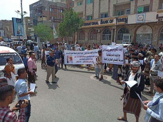 احتجاجات على تواطؤ الإخوان مع قتلة الزوقري بتعز