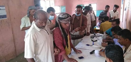 "انتقالي المسيمير" يراقب على توزيع منح "الغذاء العالمي"