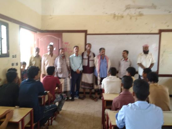 رئيس "انتقالي ردفان" يطمئن على انتظام الدراسة بالمديرية