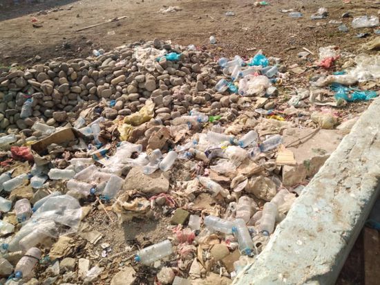 أصحاب بسطات "مركزي جعار" يشكون انتشار المخلفات