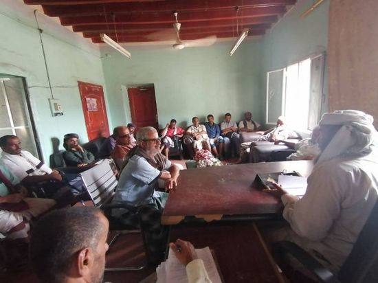 تنفيذي ردفان يبحث أزمات التعليم والكهرباء والمياه