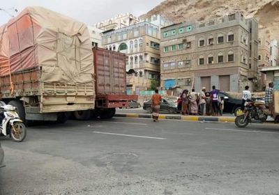 احتجاز قواطر بالمكلا للضغط على السلطة لتحسين الأوضاع