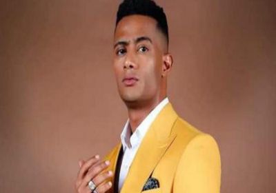 محمد رمضان يستخرج رخصة قيادة من الإمارات ويستعرض سيارته الجديدة