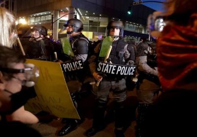 إصابة شرطيين في احتجاجات بولاية كنتاكي الأمريكية 