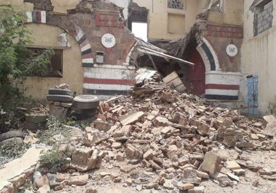 انهيار واجهة المتحف الوطني في تعز (صور)