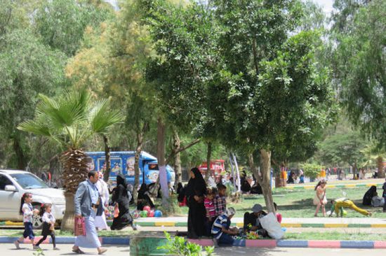 مليشيا الحوثي تحتمي بزوار الحدائق في صنعاء