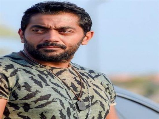 أحمد فلوكس يحتفل بالعودة لزوجته "رابيا"