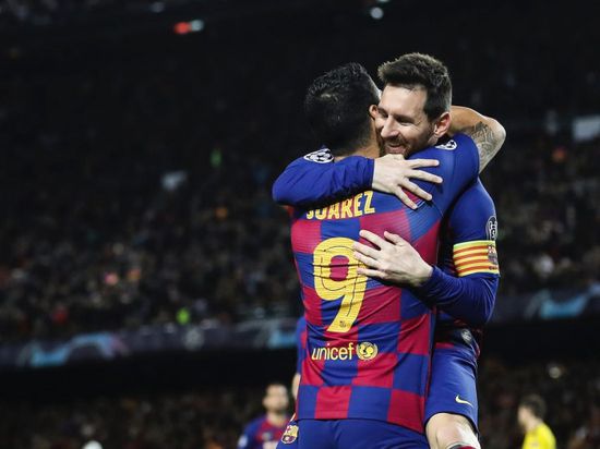 نجوم برشلونة يدعمون ميسي وسواريز ضد إدارة الفريق