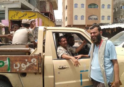 حملة أمنية لإزالة تعديات الباعة بشوارع ردفان 