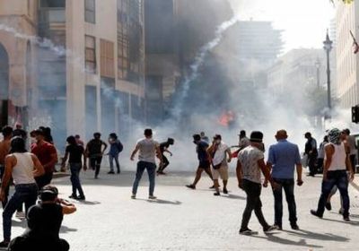 اشتباكات بين متظاهرين والجيش اللبناني ومحتجون يقطعون الطريق ببيروت