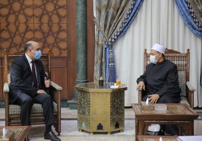  شيخ الأزهر يوصي سفير مصر في هولندا برفع مستوى التعاون العلمي والثقافي