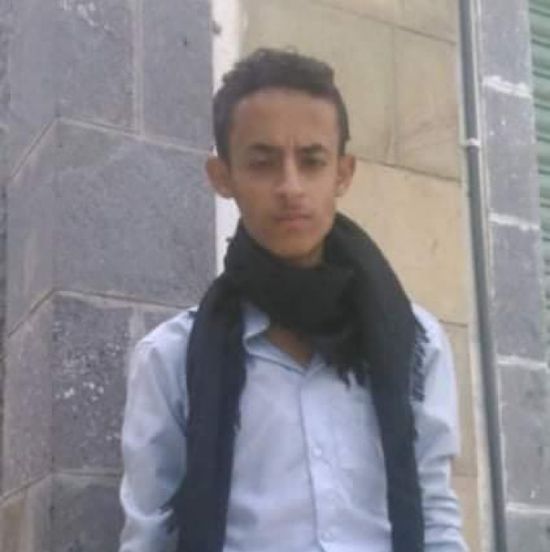 طقم حوثي يقتل شابًا ويُصيب آخر بتعز
