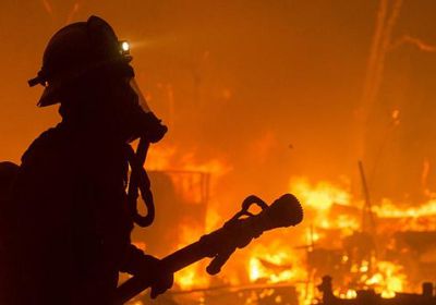 حرائق هائلة في غابات كاليفورنيا وإخلاء مئات المنازل