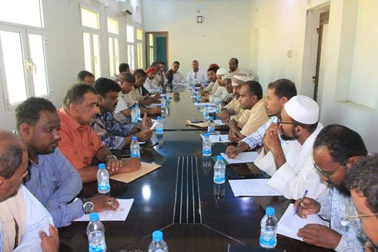 "تنفيذي الشحر" يقرر مكافحة قيادة صغار السن