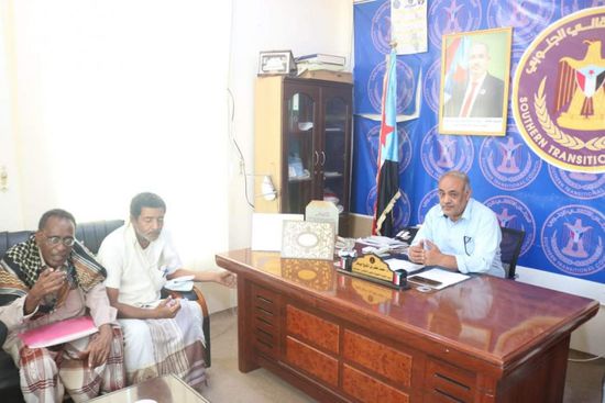 "عمال ساحل حضرموت" يقرر التصعيد لغياب الخدمات