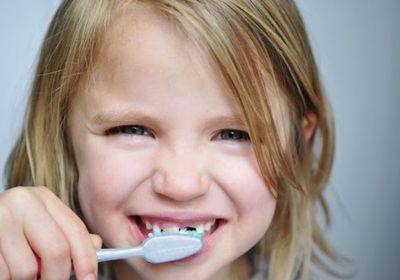  الأسنان الطباشيرية.. دراسة ألمانية تحذر من خطورتها على الأطفال