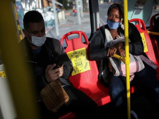 كولومبيا تمدد إغلاق الحدود البرية والبحرية شهرًا 