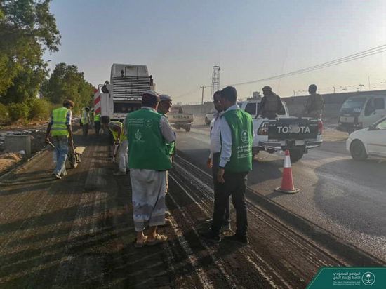 البرنامج السعودي يواصل تأهيل طريق "كالتكس – الحسوة"