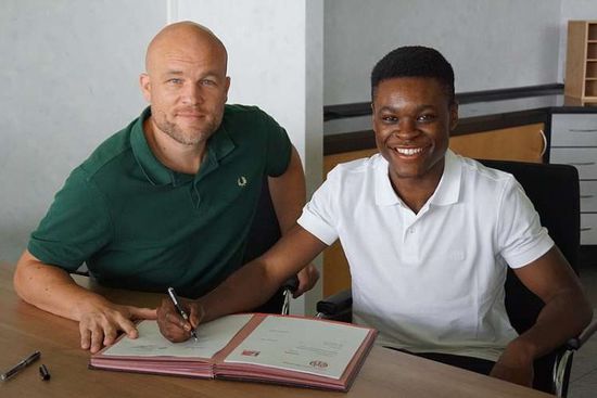 فولفسبورج يضم المدافع باكو من ماينز بعقد حتى عام 2025