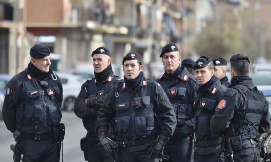 الشرطة الإيطالية تقبض على 3 مشجعين مشاغبين لتعديهم على مهاجرين