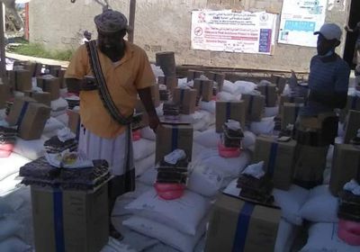 "إغاثية انتقالي زنجبار" تراقب على صرف مساعدات "كير"