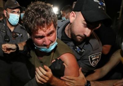 الشرطة الإسرائيلية تعتقل 3 متظاهرين أمام منزل وزير الخارجية