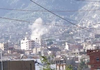 مع عودة المدارس.. مليشيا الحوثي تقصف أحياء تعز