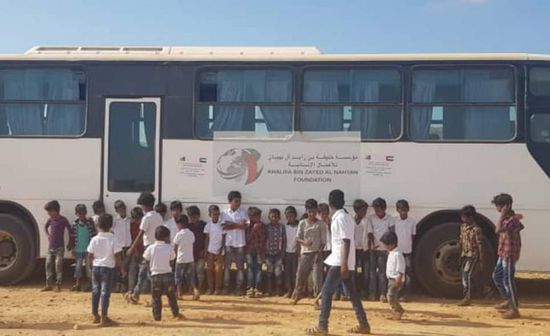 سيرتها "خليفة الإنسانية".. حافلات نقل مدرسية لطلاب سقطرى (صور)