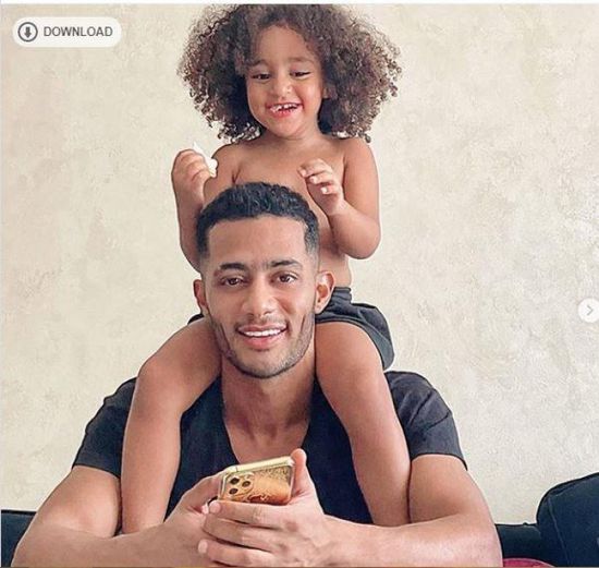 محمد رمضان يشارك جمهوره بصور جديدة لابنته كنز