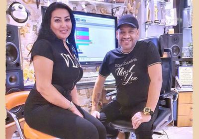 عمل غنائي جديد يجمع سمية الخشاب وعصام كاريكا