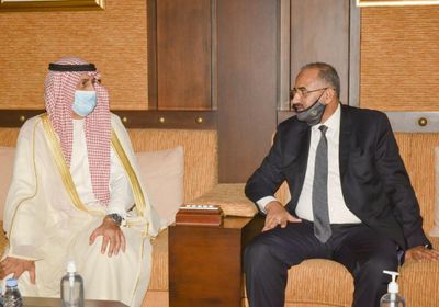 الزُبيدي في السفارة الكويتية للتعزية بأميرها الراحل