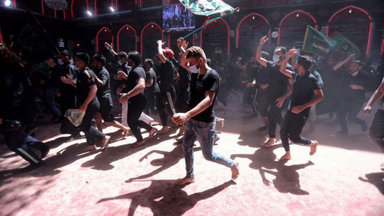 "أربعينية الحسين".. اشتباكات بين قوات الأمن العراقي ومحتجين  