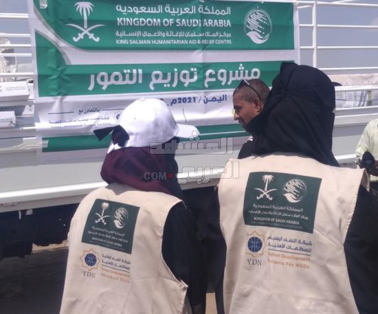 مساعدات غذائية سعودية لآلاف الأسر بلحج (صور)