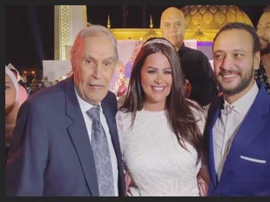 ظهور نادر للنجم عزت العلايلي في عقد قران هنادي مهنا وأحمد خالد صالح