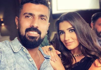 محمد سامي يحتفل بعيد زواجه العاشر ويوجه هذه الرسالة لـ مي عمر