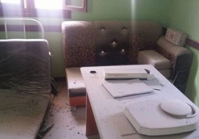 مليشيا الحوثي تقصف مركزًا صحيًا بالمنظر