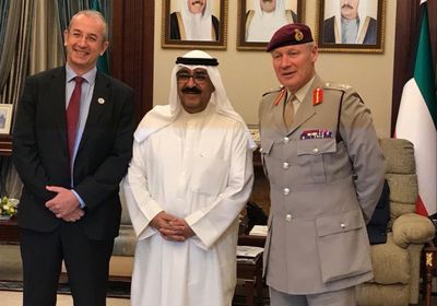 السفير البريطاني لدى الكويت يهنئ الشيخ مشعل الصباح بعد تنصيبه ولياً للعهد &rlm;