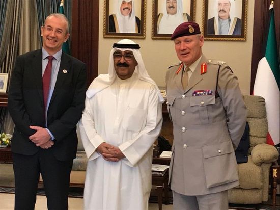 السفير البريطاني لدى الكويت يهنئ الشيخ مشعل الصباح بعد تنصيبه ولياً للعهد &rlm;
