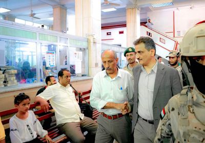 فتح شارع العيدروس ورفع حواجز من محيط "المركزي" 