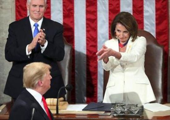  بهذا القانون.. رئيسة مجلس النواب الأميركي تخطط لعزل ترامب 