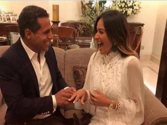أمينة خليل تتحدث لأول مرة عن علاقتها بخطيبها (فيديو)
