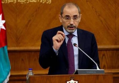 الصفدي: العاهل الأردني وجه بتوفير أي عناية صحية يحتاجها صائب عريقات